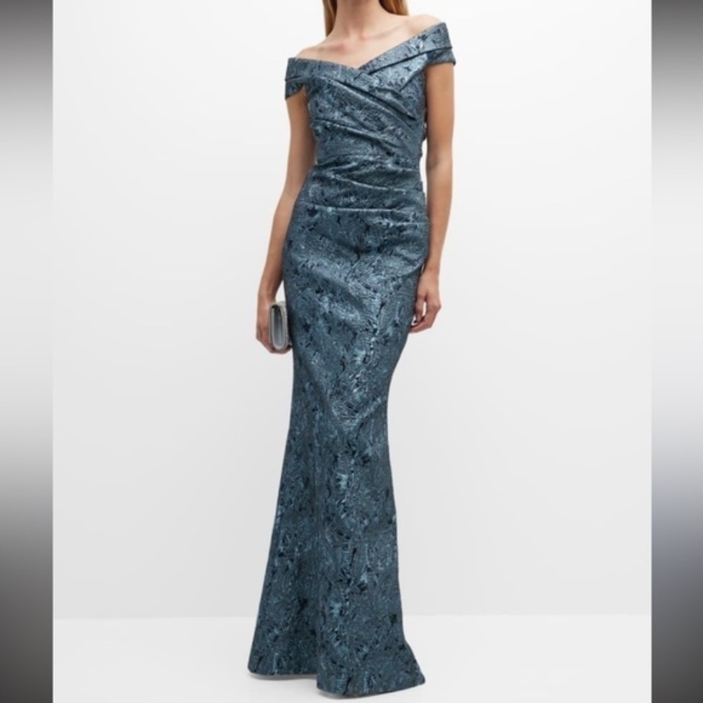 Rickie Freeman from Teri Jon woman’s formal Off-Shoulder Gazar Column Gown sz 10